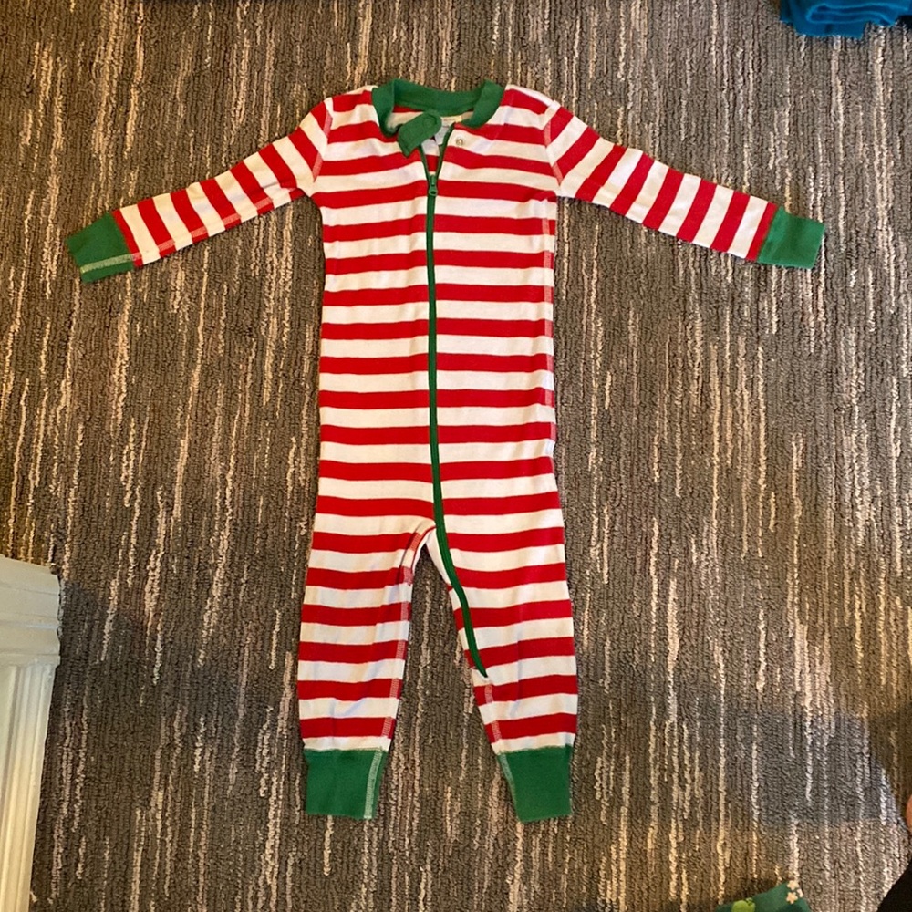 Great condition. Wore 1 time. Xmas pajamas.